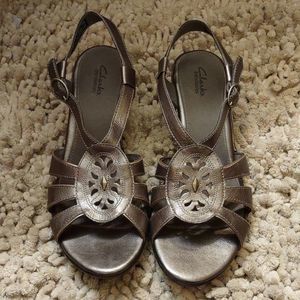 New Clarks, Size 8 1/2, Sandals, Metallic Leather, Perfect Condition